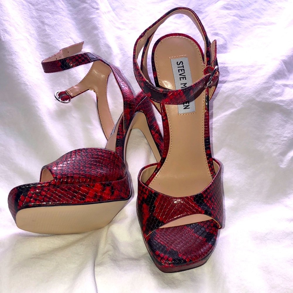 Brand new/never worn Steve Madden Heels